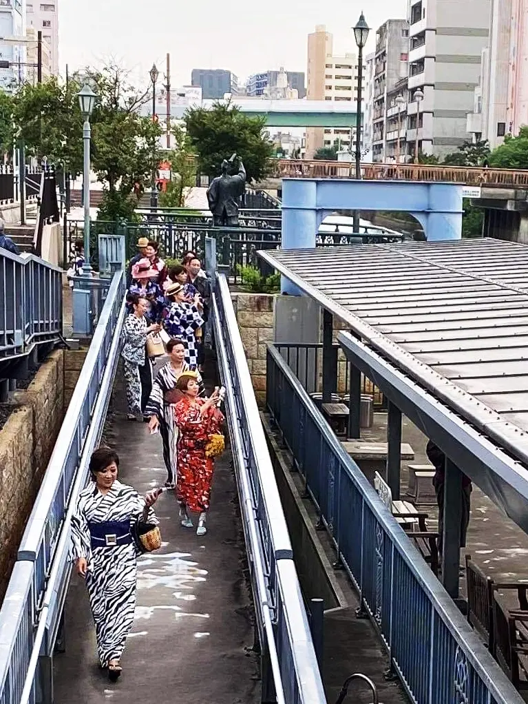 オリンピック柄のピクトグラムの浴衣でお船の画像_1