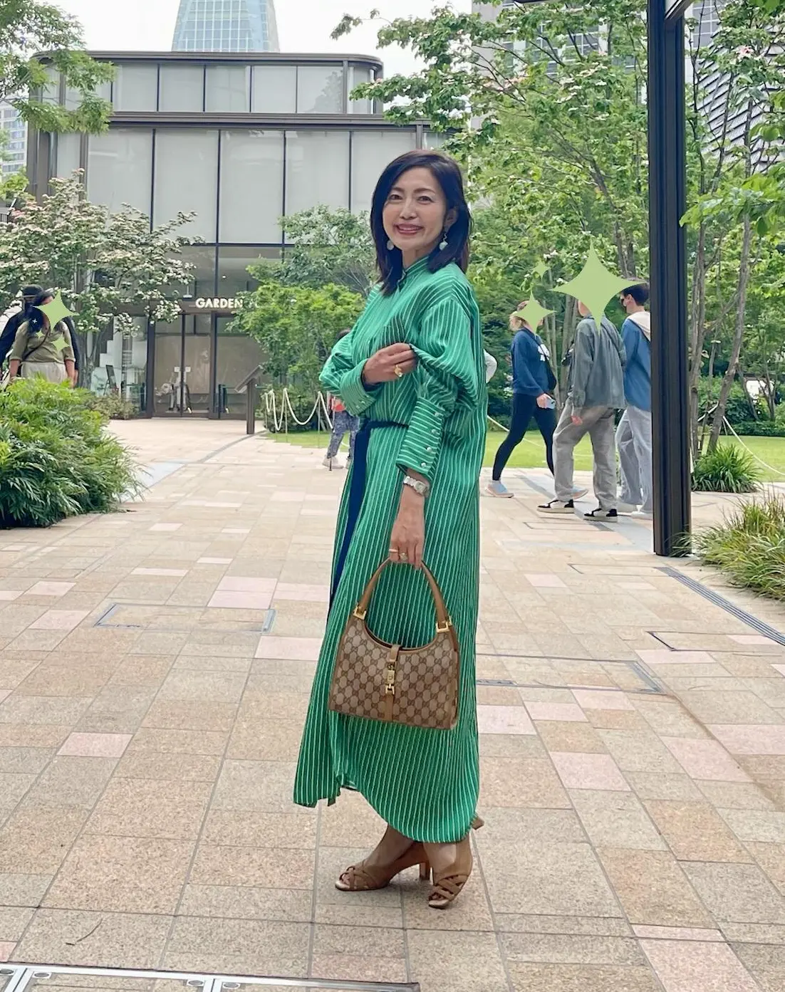 グリーンワンピースを着て初麻布台ヒルズラの画像_7