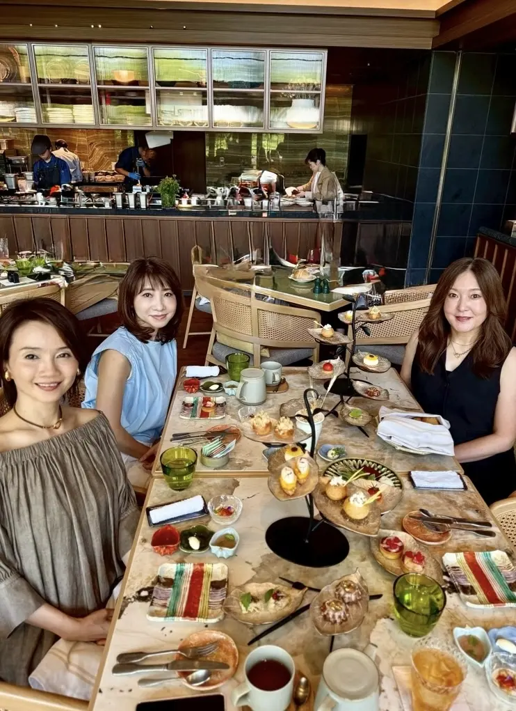 ホテル　パティーナ大阪　大阪城　P72  シグネチャーレストラン　アフタヌーンティー