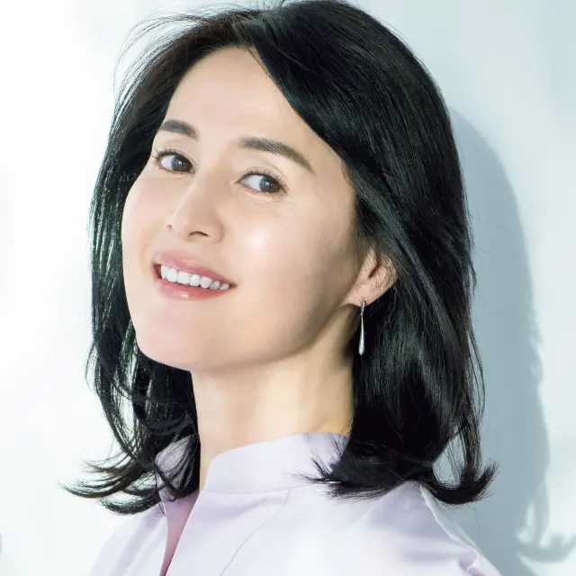 明るいベージュの濃淡ニュアンスで目もとすっきり