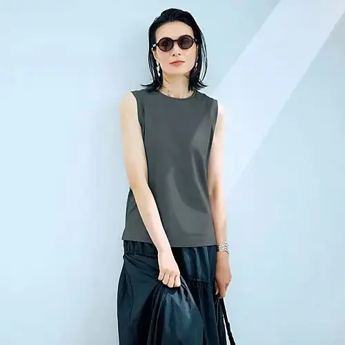 上半身の体型悩みが気にならず、ノースリーブの快適さが手に入る