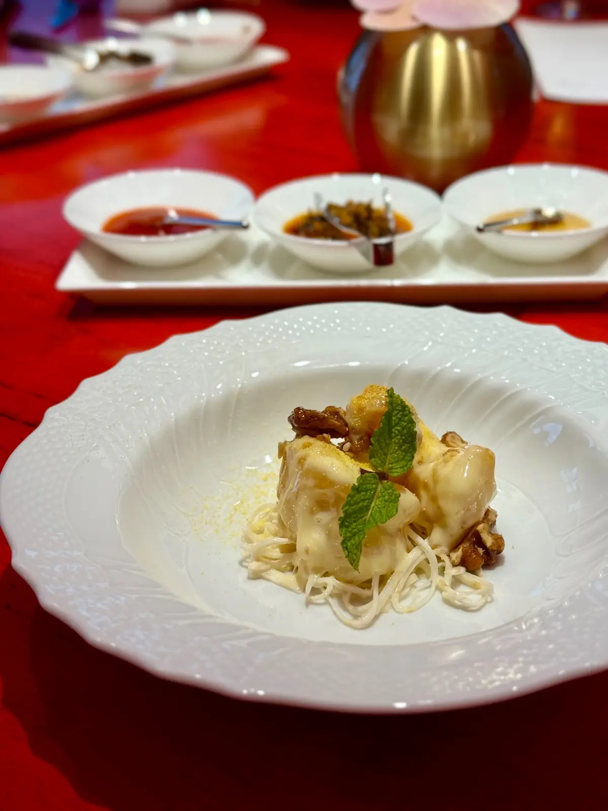 麻布台ヒルズ　ホテル「ジャヌ東京」虎景軒（フージン）　料理写真　大海老のオレンジマヨネーズソース