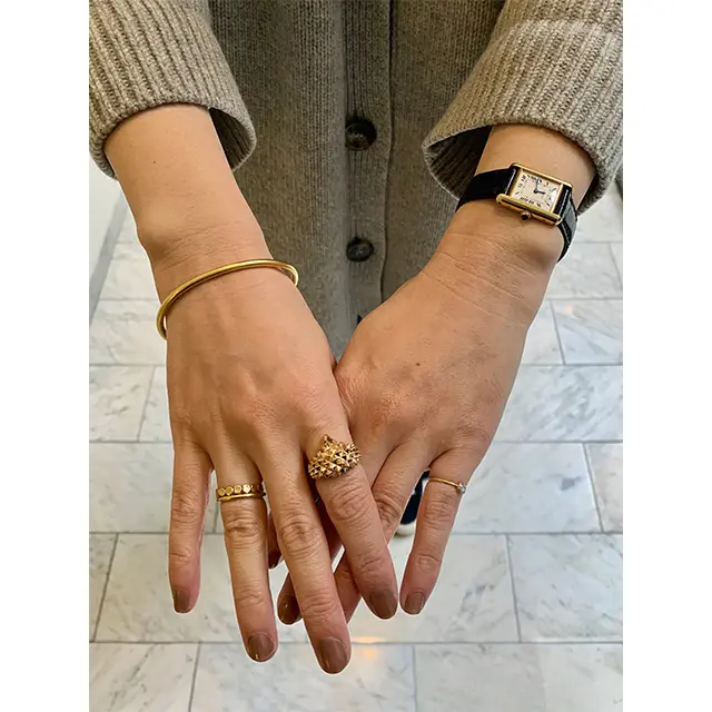 インパクトを求めたハリネズミが手元の主役（編集T）