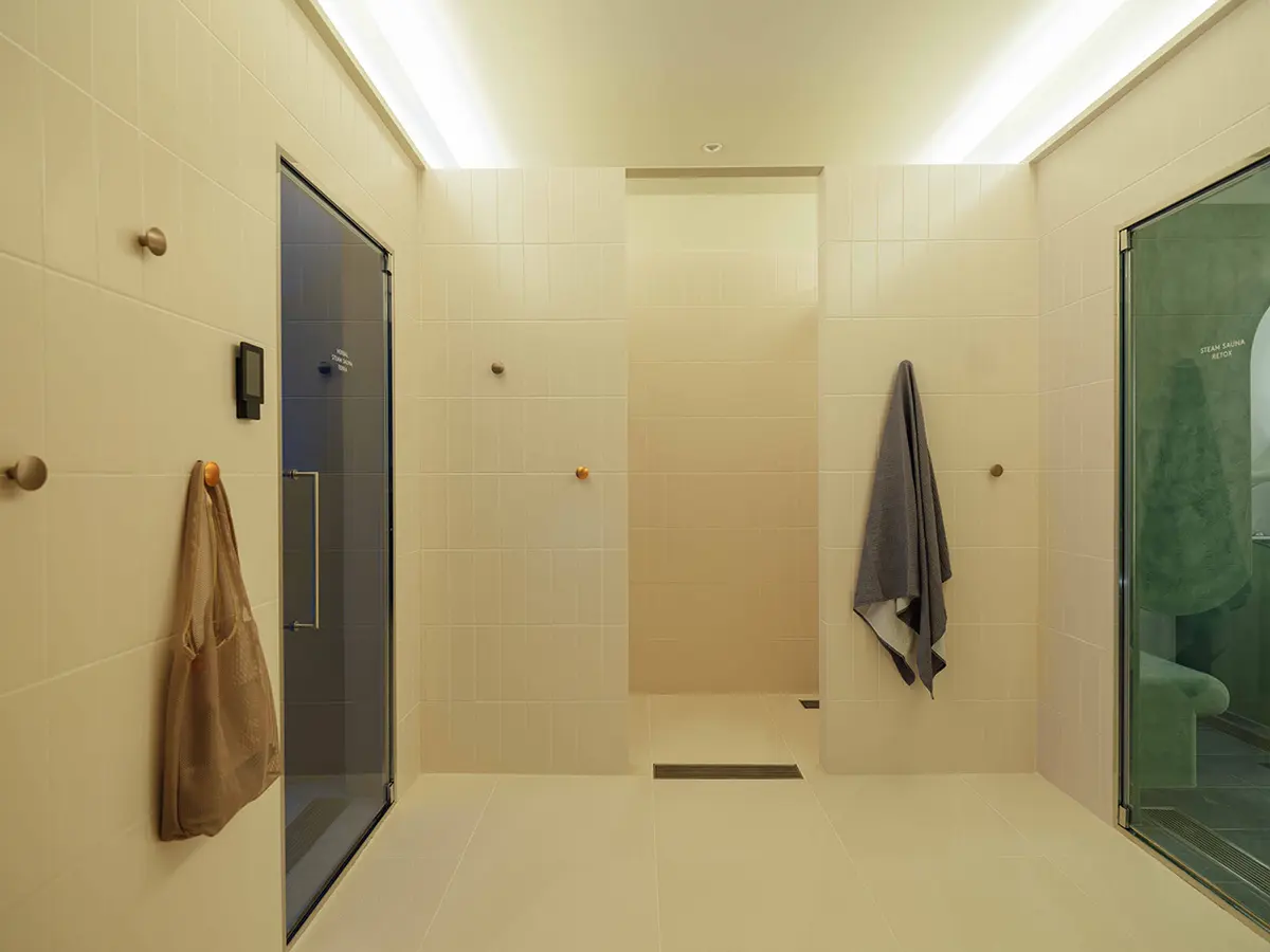 六本木のサウナSteaMs.(スティーミズ)のサウナ室前のスペース