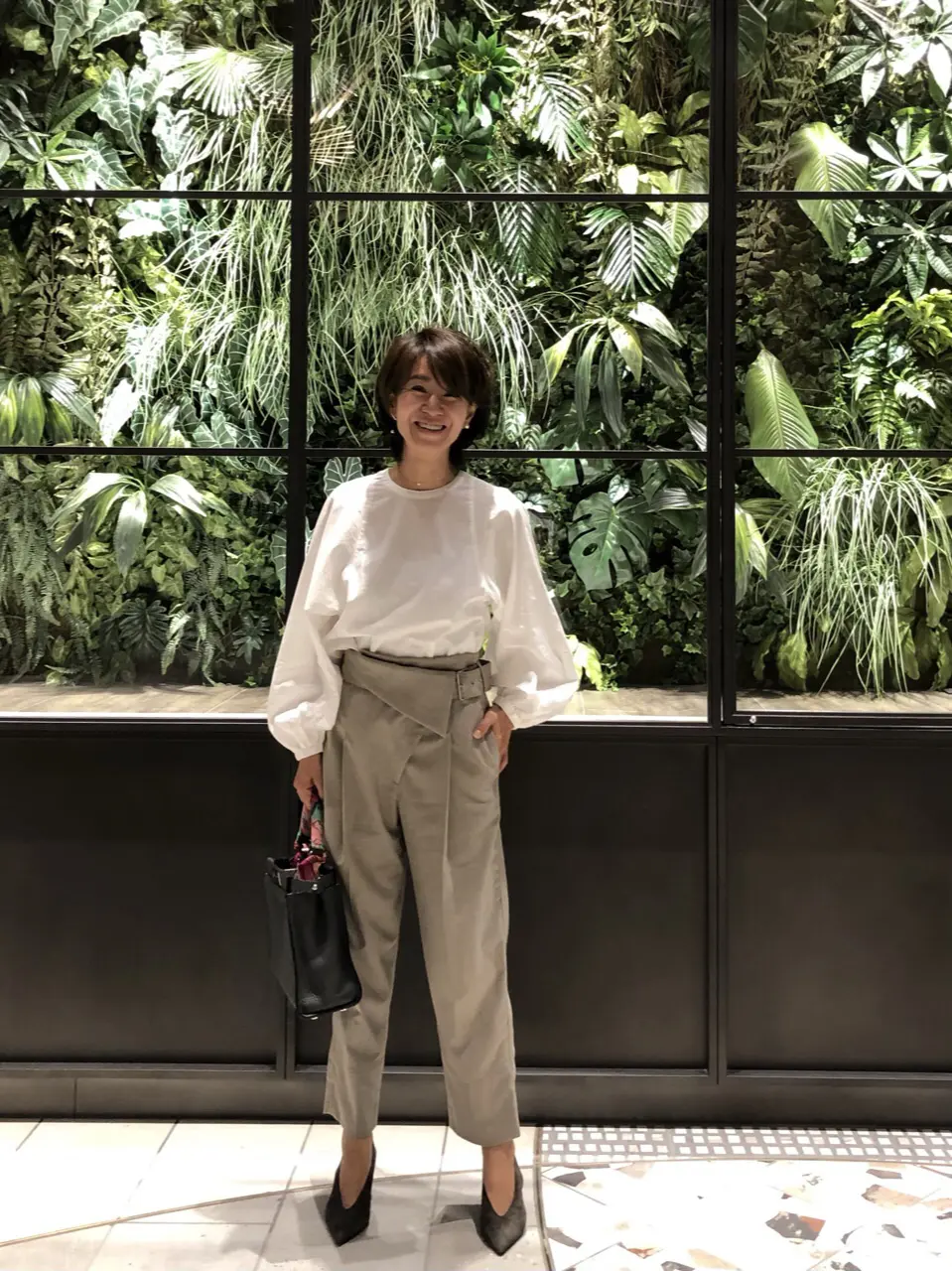 華組 鈴木たま江さん　シンプルなシャツ＆パンツコーデ