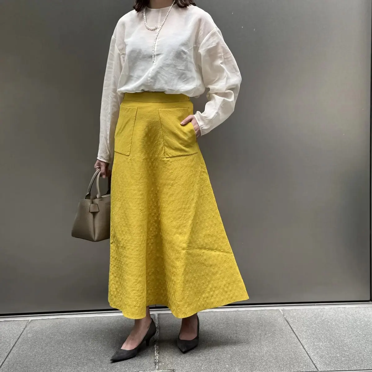 【50代スカートコーデ】品よく華やか。ホの画像_13