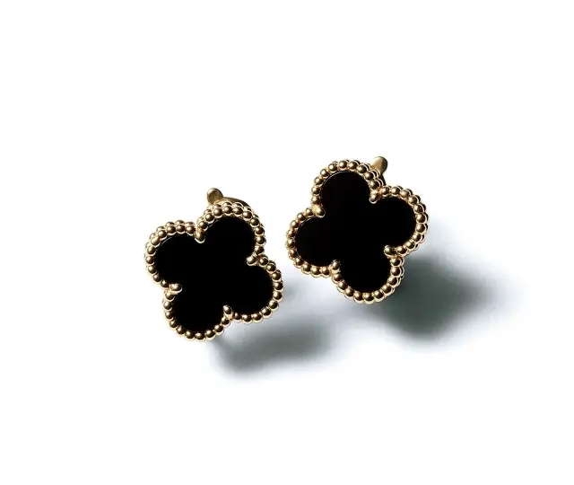 ヴァン クリーフ&アーペル 「アルハンブラ」のオニキスのイヤリング