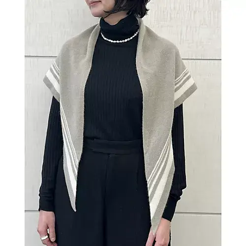  E by éclat カシミヤ三角ストール ￥18,700