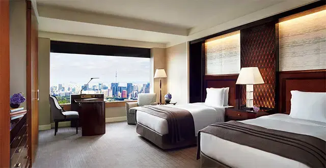 眺めのよいクラブ デラックス ツインの客室。クラブレベルのゲストにはさまざまな特別サービスを提供