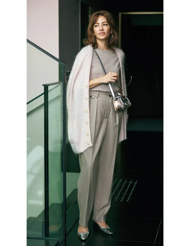 淡いベージュのトーン×柔らかな質感のペールピンクが上品