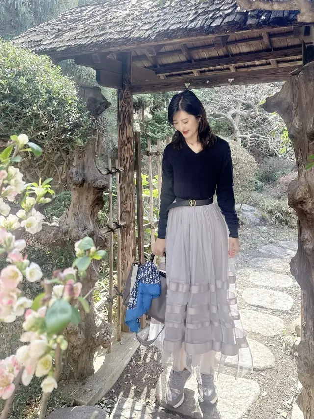 ユニクロネイビートップスで台湾茶を楽しみの画像_4