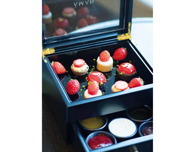 “宝石箱”の中のタルトやムースはかわいらしさ抜群