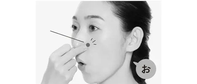 そのまま圧をかけながら、今度は「お」と口を大きく動かして発声。この「え」「お」を10回繰り返す。