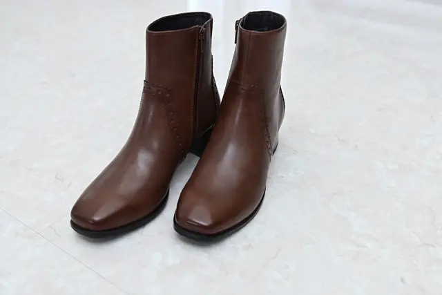 ブラウンショートブーツ