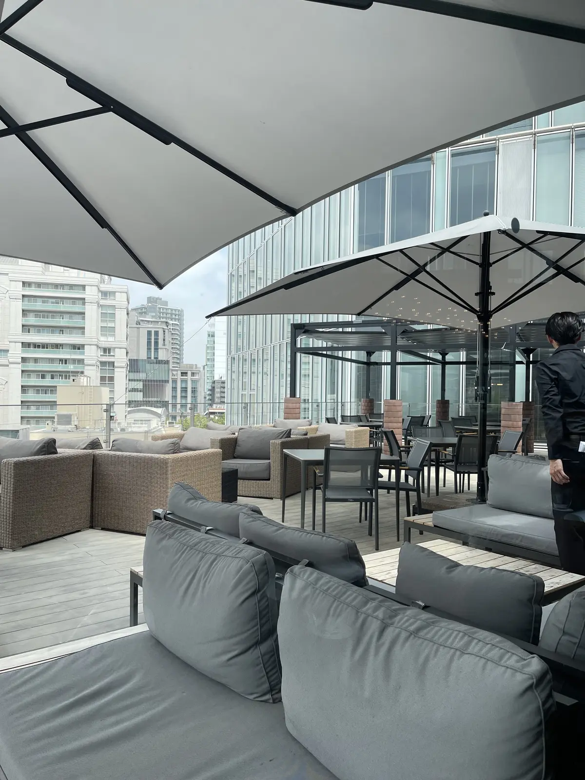 秋のお出掛けにも使えるワンピースを着てラの画像_3