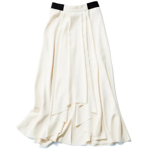 白ロングスカート　大胆ドレープでフェミニンムード満点！
