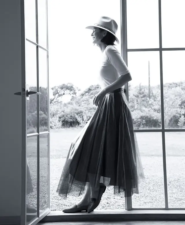 富岡佳子　ダイヤモンド×白Tシャツ