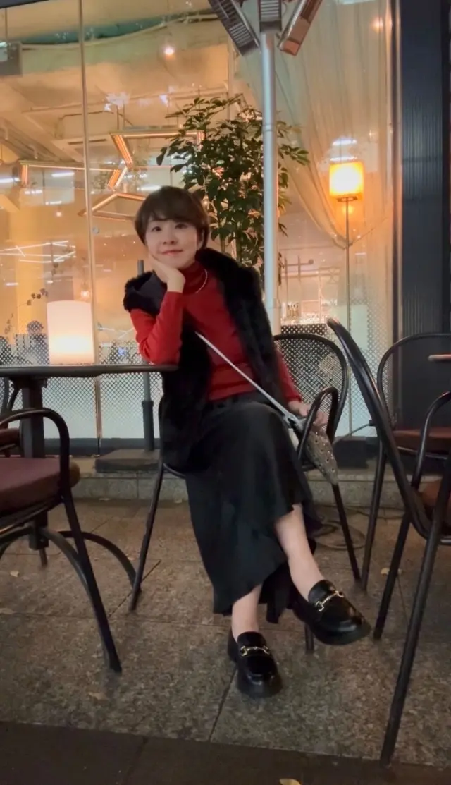 秋寒は無印良品の赤のトップスで温もりをチの画像_13