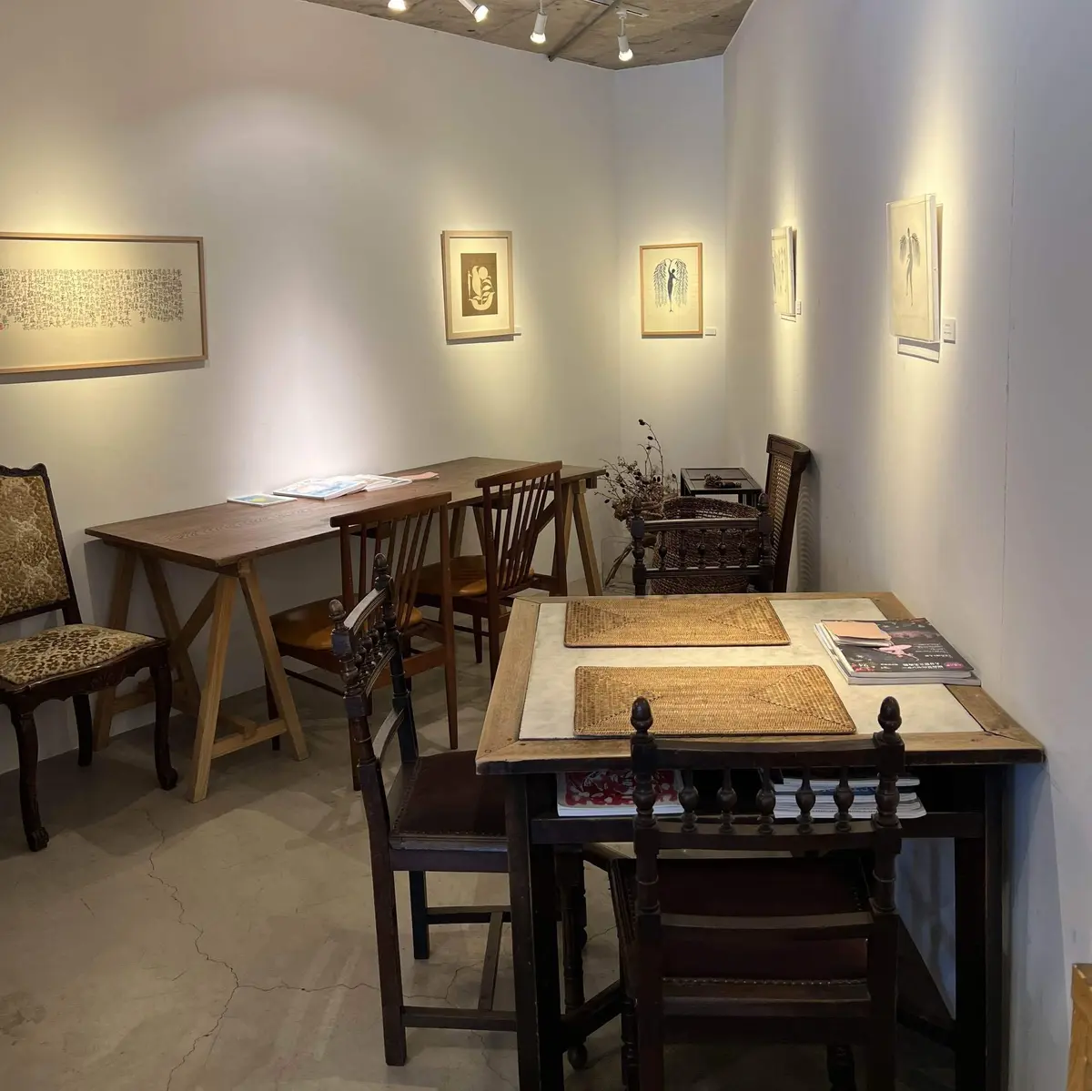 別府鉄輪温泉　ギャラリーカフェ「アルテノイエ」　店内写真