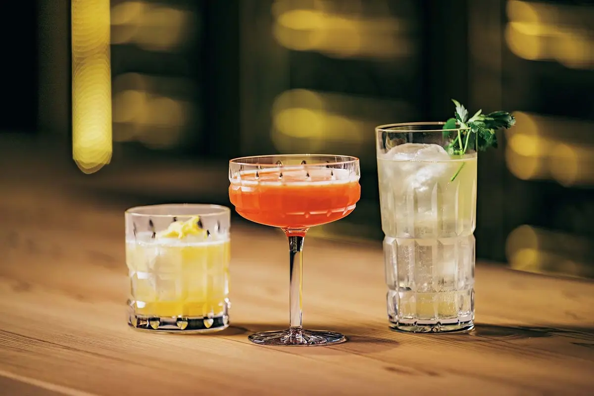 カクテル￥1,800 〜（サービス料別）。