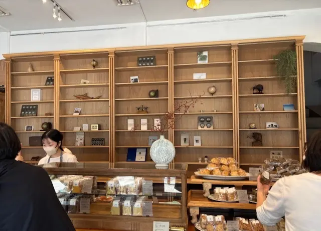 ロイヤルドルトン　ROYAL  DOULTON　蔵前　菓子屋シノノメ　シノノメ製ベーカリー　グルメ　下町グルメ　パン　街歩き　観光　老舗　カフェ　東京　東京のブルックリン　焼き菓子　マドレーヌ