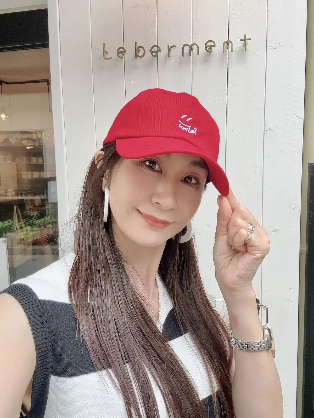 赤キャップのロゴ「smile?」が可愛くて一目惚れ