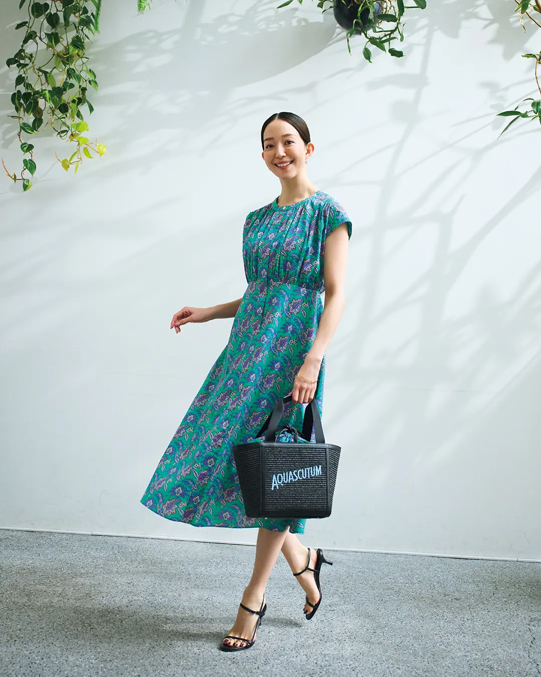 華やかなリバティプリントのシャツドレスで休日の主役に！