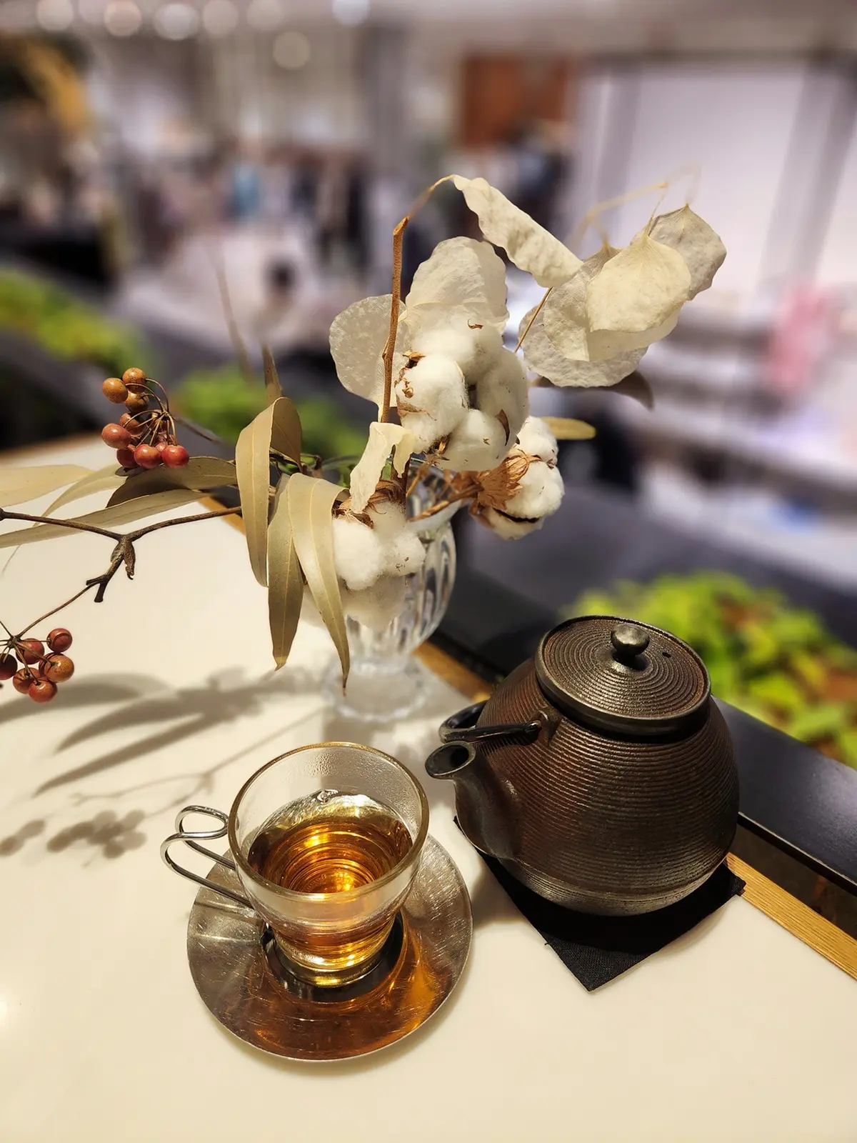 アールグレイのハーブティーも鉄の急須で頂くと雰囲気ありますね♪