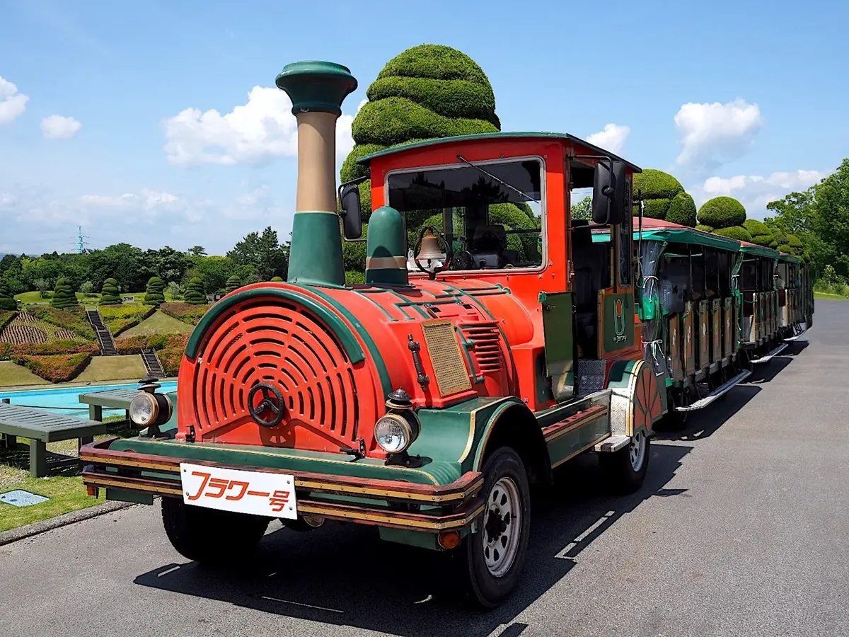 「フラワートレイン」はこちらです。大人 200 円、子供 50 円です。