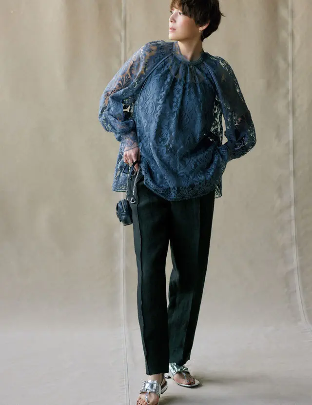 ebure（エブール）のミディアムリネンパンツを着こなすLIZA