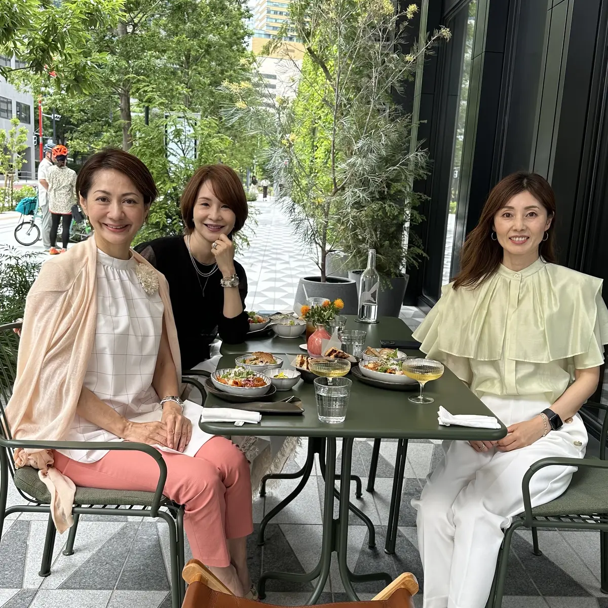 ブラックシアートップスで華組テラスランチの画像_1