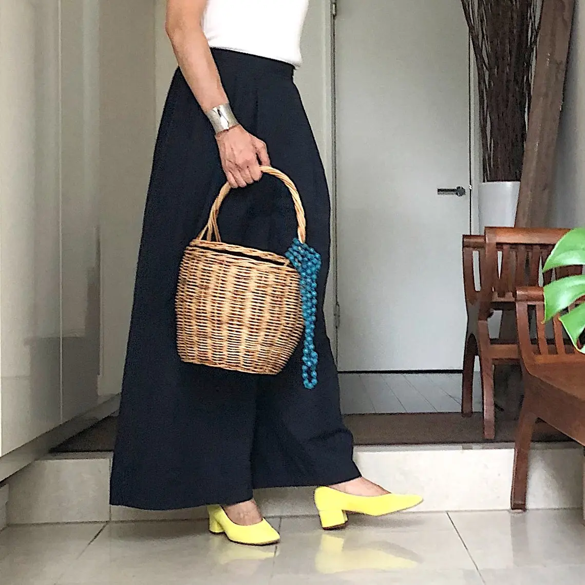 パッピーカラーのパンプスでランチへの画像_4