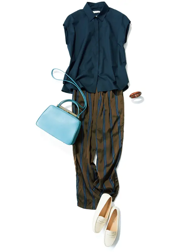 ストライプ柄は落ち着いた色みで全身をコーディネート