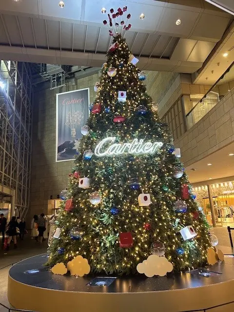 六本木ヒルズ　カルティエのクリスマスツリー