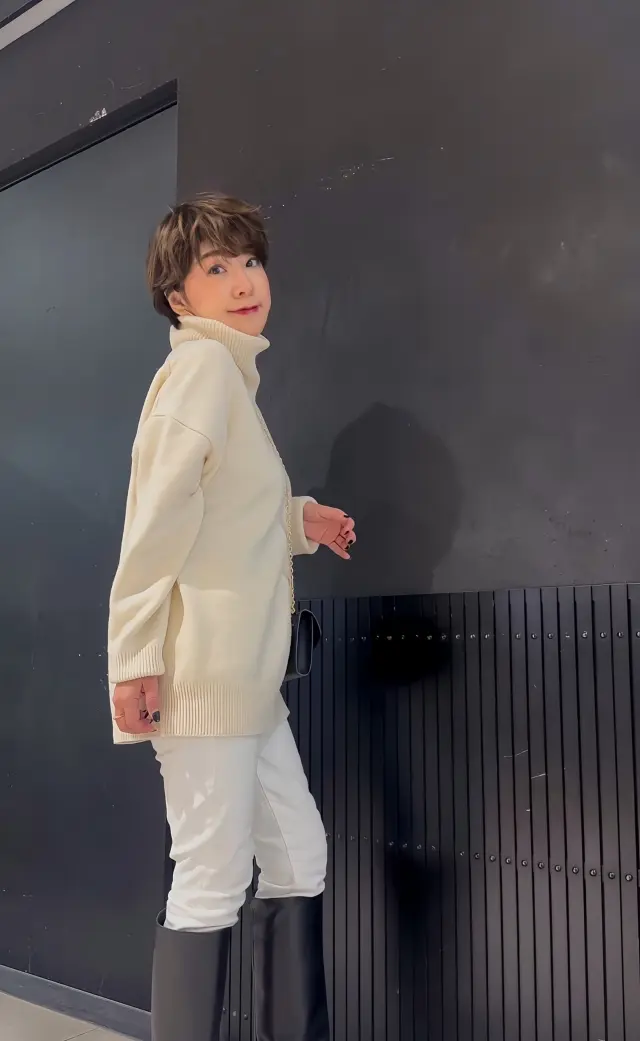 新年のお仕事始動はホワイトコーデで。の画像_4