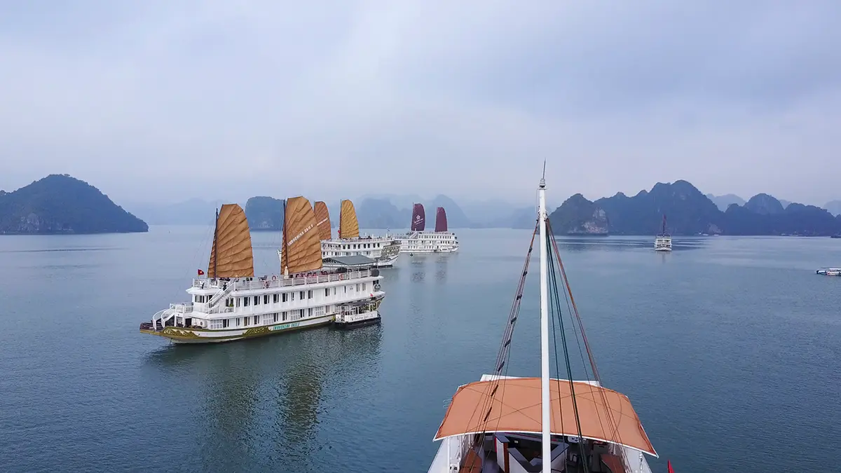 世界遺産ハロン湾を巡る1泊２日のクルーズの画像_1