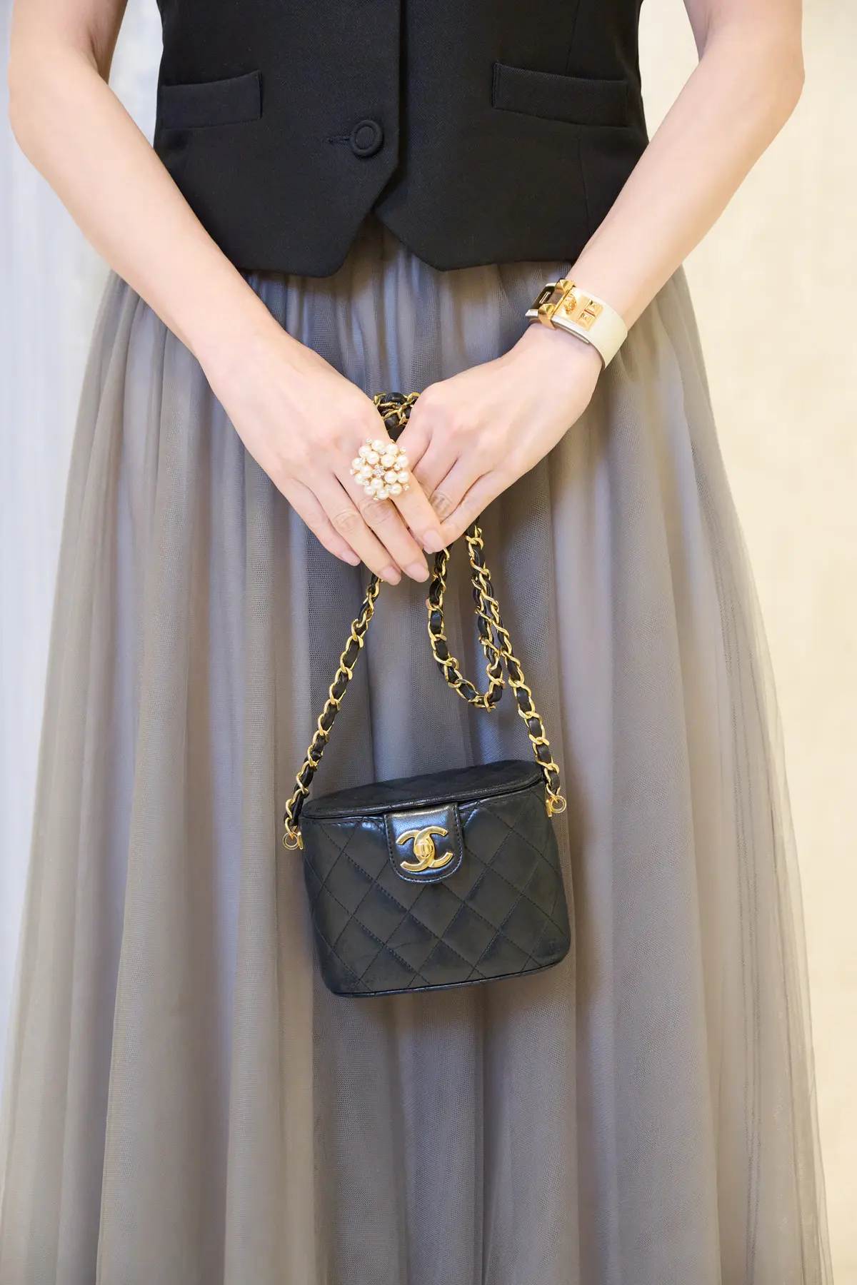 フレアスカートでつくる50代の冬のパーテの画像_2