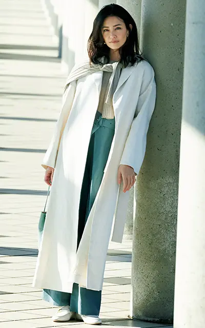 マキシ丈リネンコートの着こなし