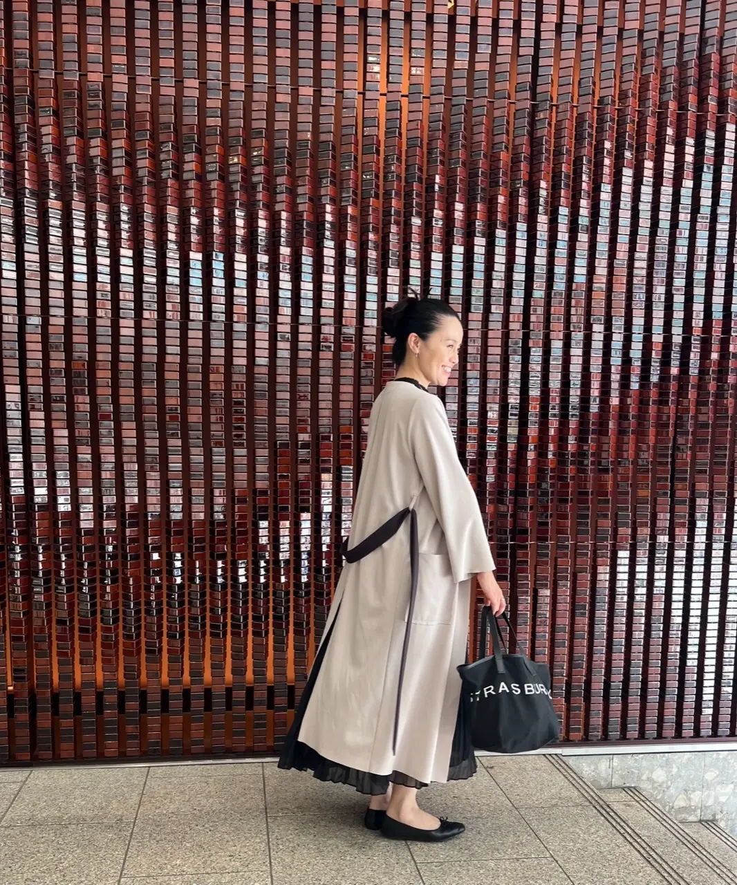 ポンチガウンを羽織って秋の映画鑑賞の画像_7