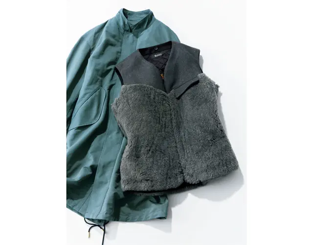 中には単品使いもできるベスト型のライナーつき