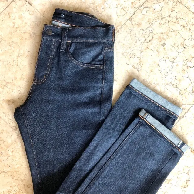 UNIQLO +J セルビッジ　ストレートデニム