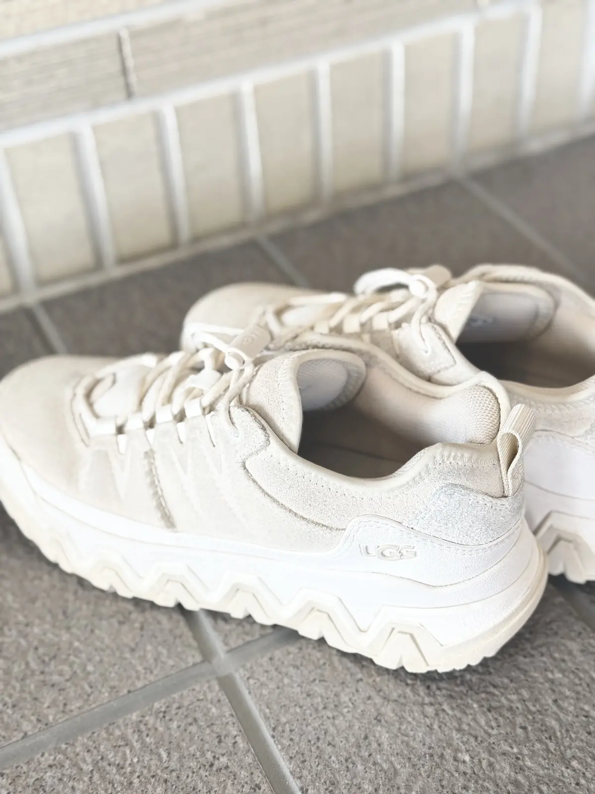 UGG スニーカー　厚底　CAPTRAIL LOW