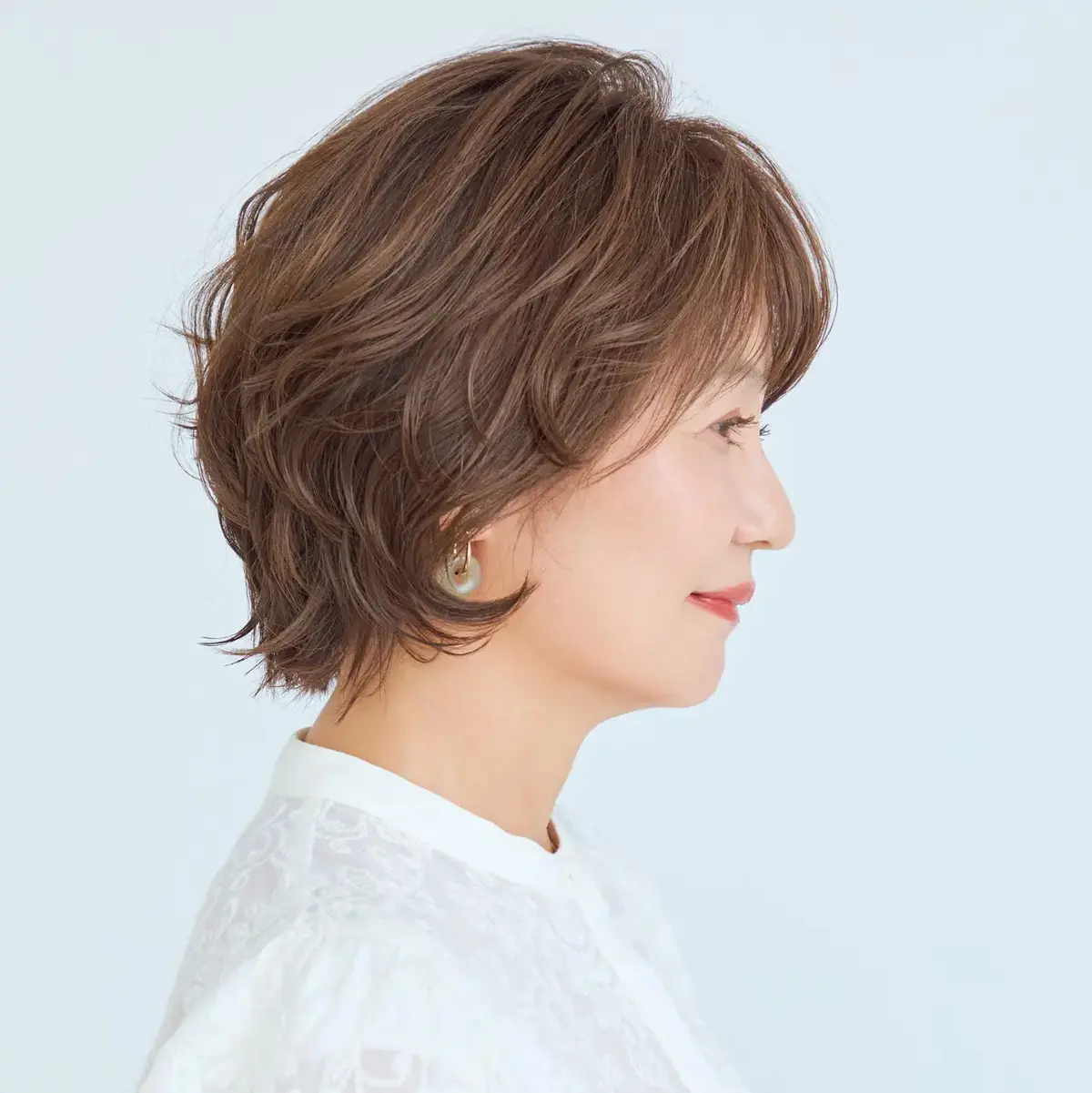 つぶれやすい髪悩みを解消するレイヤーショートは、長めレングスでフェミニンに