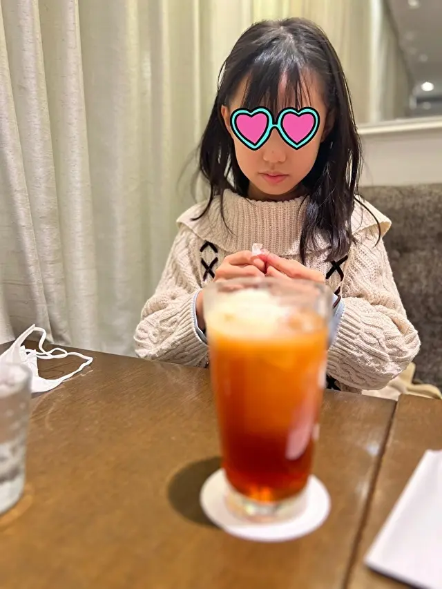 次女はアイスティーをオーダー！アップルのフレバーが美味しかった♡