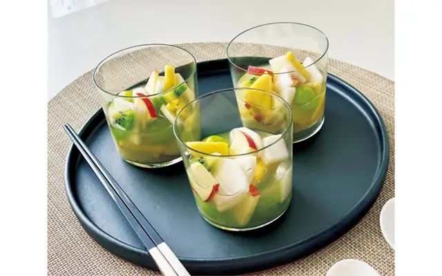 つけ汁も飲める水キムチはデザートに。