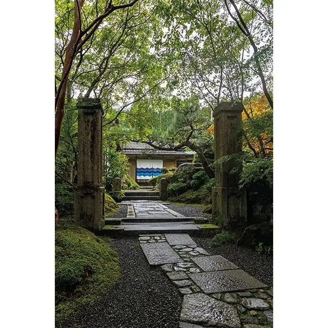 江戸時代から続く呉服商の家を修学院から移築、改修し、1987年に開業