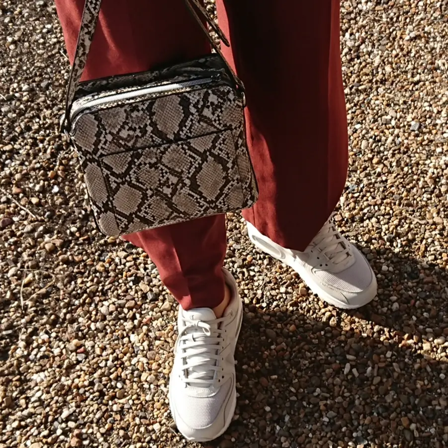 パイソンバッグ  スニーカー