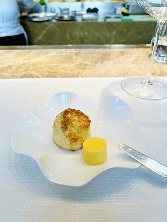 スコーンとバター