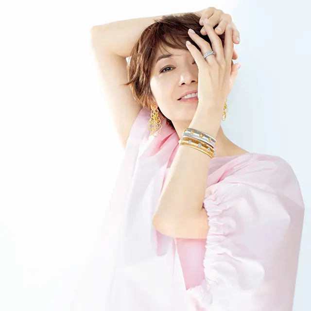 ミラノのアトリエから届いた 繊細にきらめく名品を重ねて