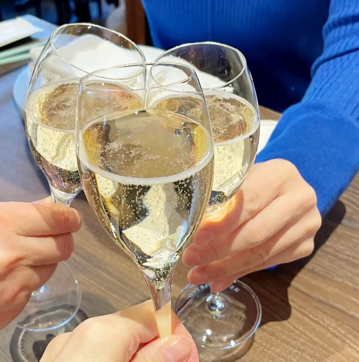 ランチコースにグラスシャンパンをつけられます。